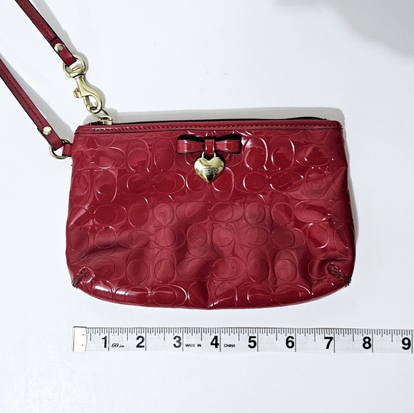 COACH PATENT LEATHER SIGNATURE WRISTLET - Picture 13 of 15